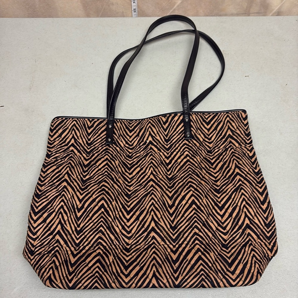 Vera Bradley tote bag.